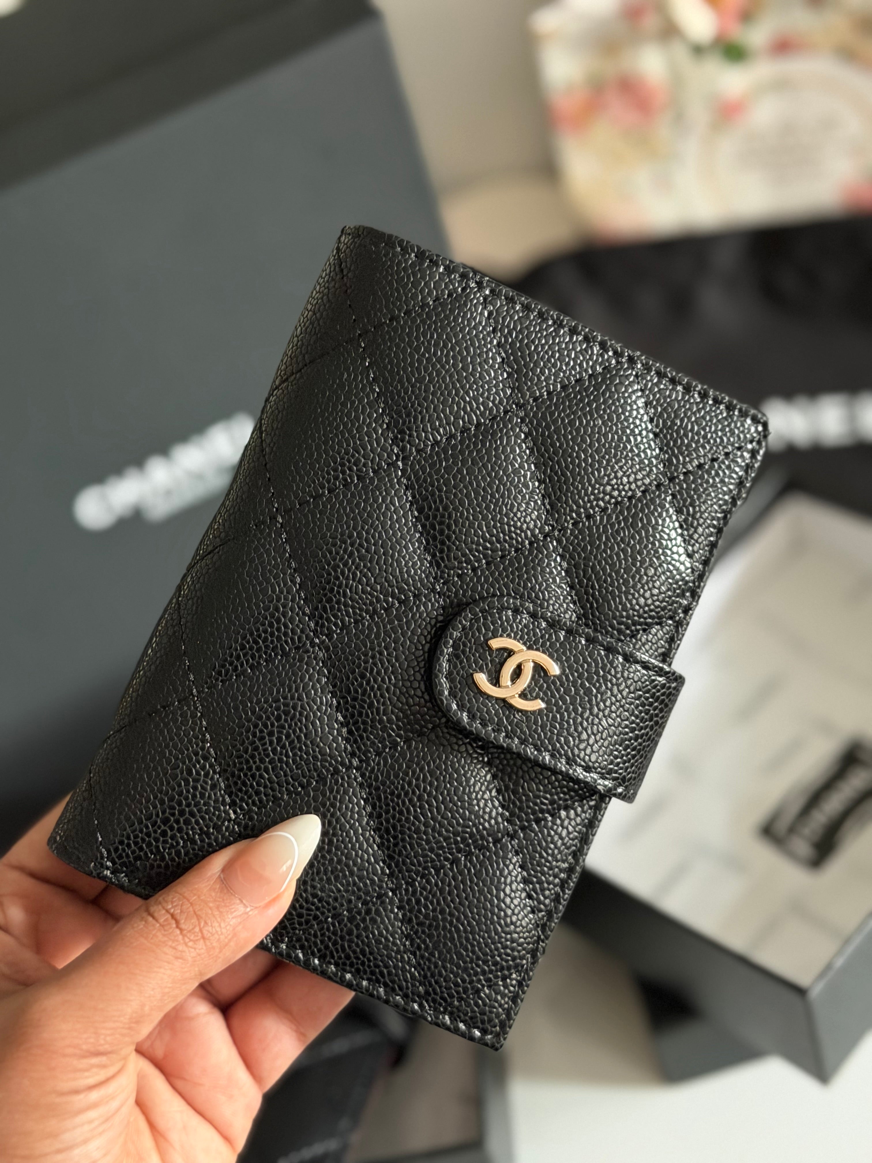 Chanel Wallet Caviar alike)