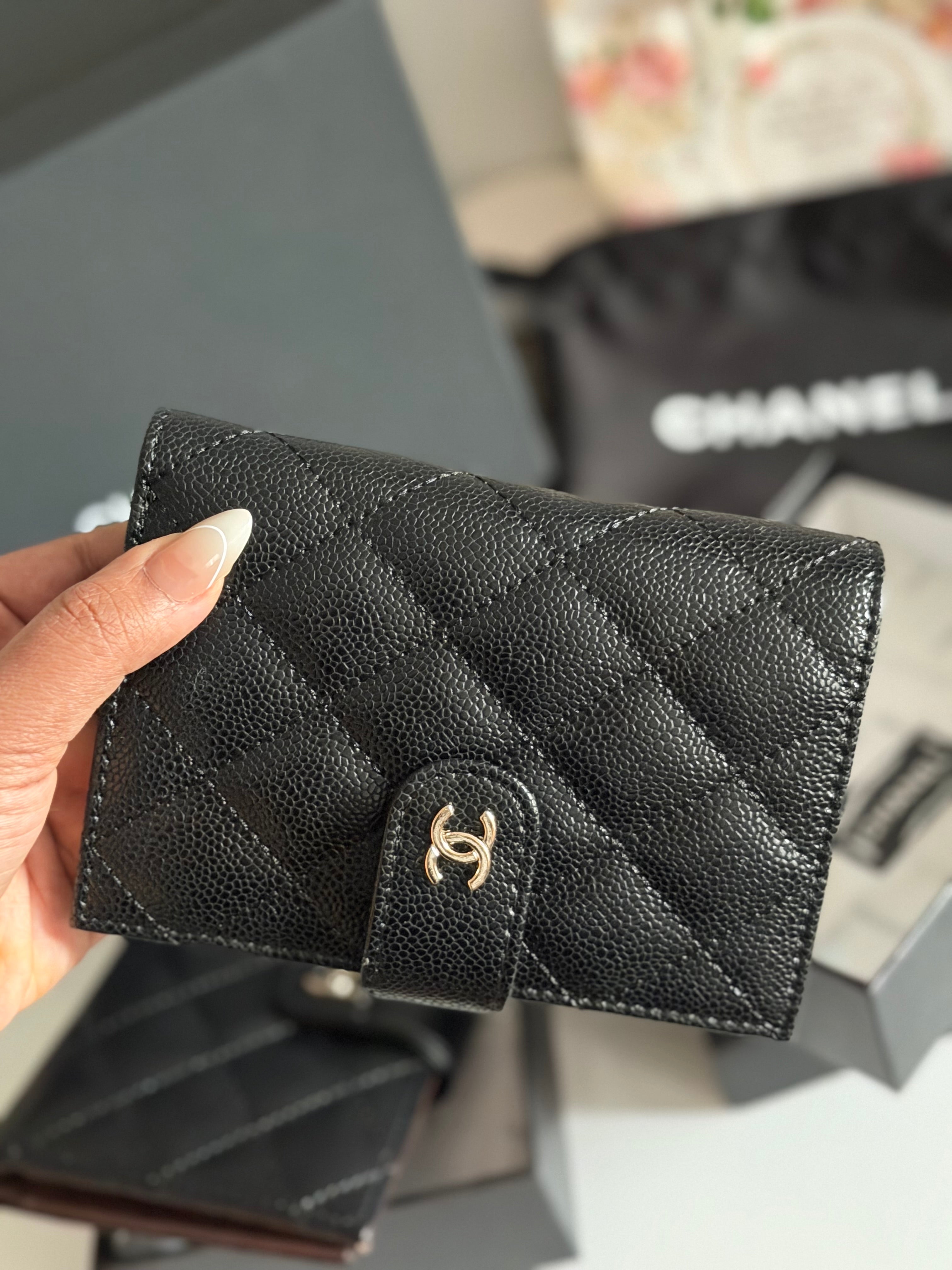 Chanel Wallet Caviar alike)