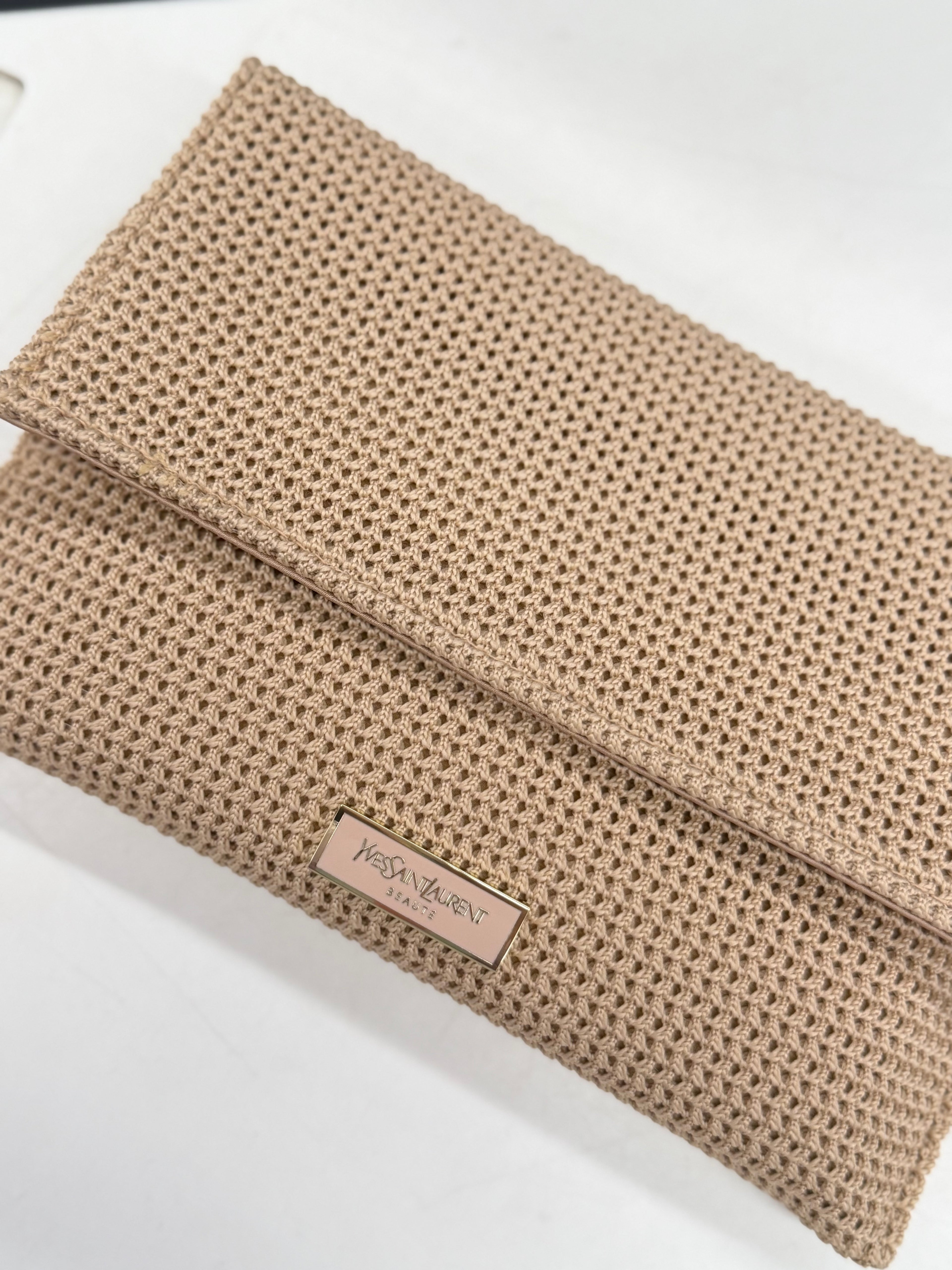 Yves Saint Laurent Beauté YSL Clutch in Woven Beige Raffia