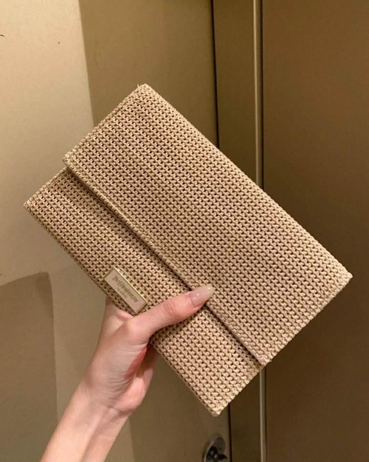Yves Saint Laurent Beauté YSL Clutch in Woven Beige Raffia